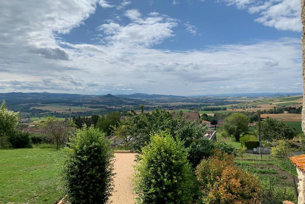 Domaine Des Pierres D Auvergne Flat Exterior photo