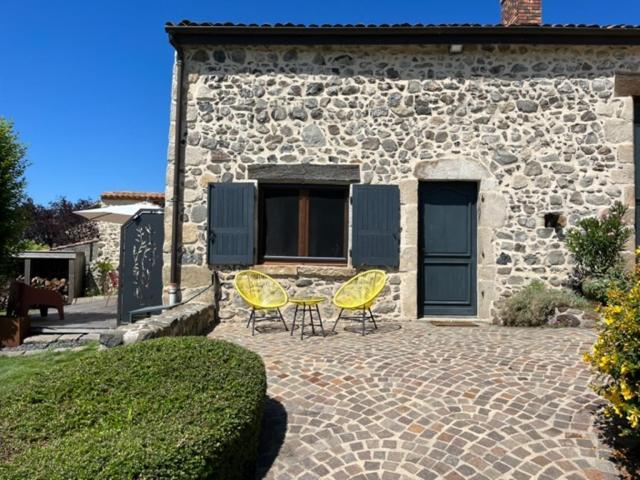 Domaine Des Pierres D Auvergne Flat Exterior photo